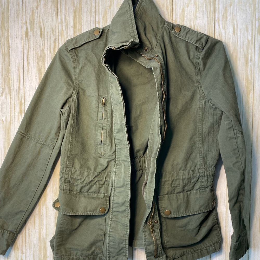 Love Tree women’s green lightweight jacket